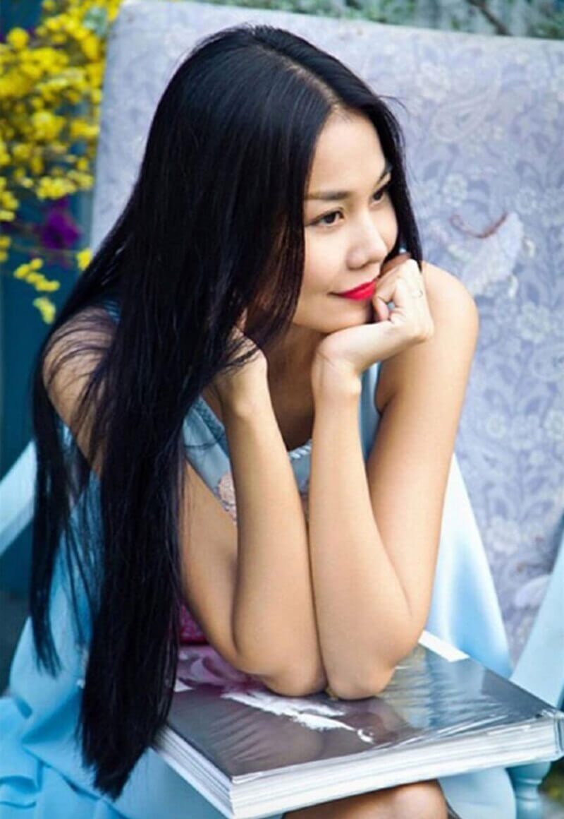 Vẻ đẹp dịu dàng của người con gái Việt với mái tóc dài thẳng mượt